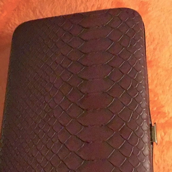 Ladies hard shell burgundy faux alligator skin, hard shell design wallet. - Picture 2 of 4